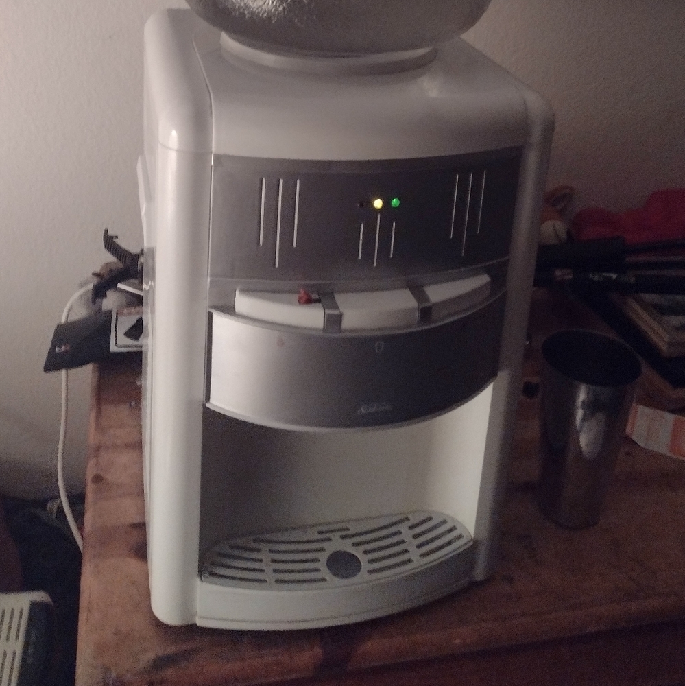 Sunbeam cold/hot water dispenser
